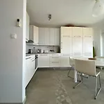 Apartman Njivice * 奈维斯